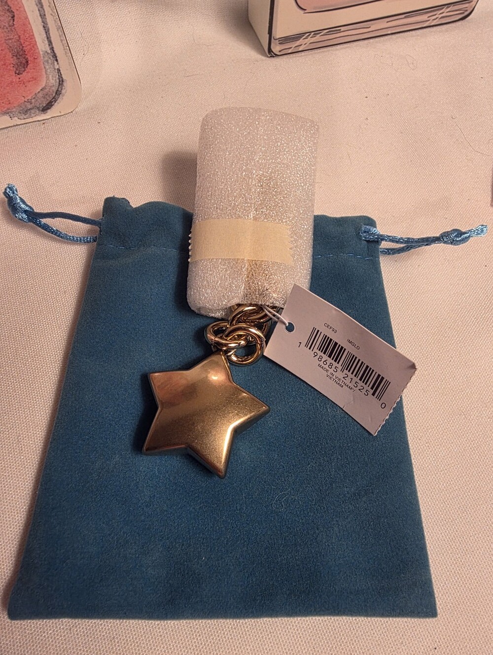 Coach NWT Gold Star Pendant Key - Picture 2 of 3